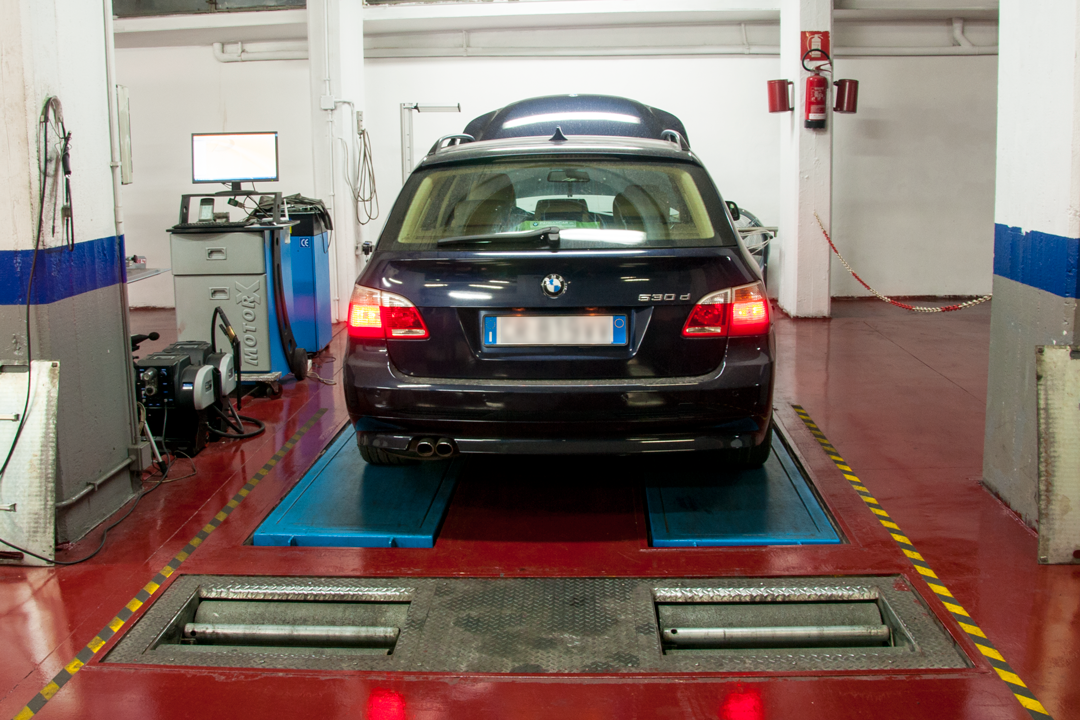 Offriamo ai nostri clienti un servizio puntuale ed efficiente per il controllo periodico dei loro veicoli.